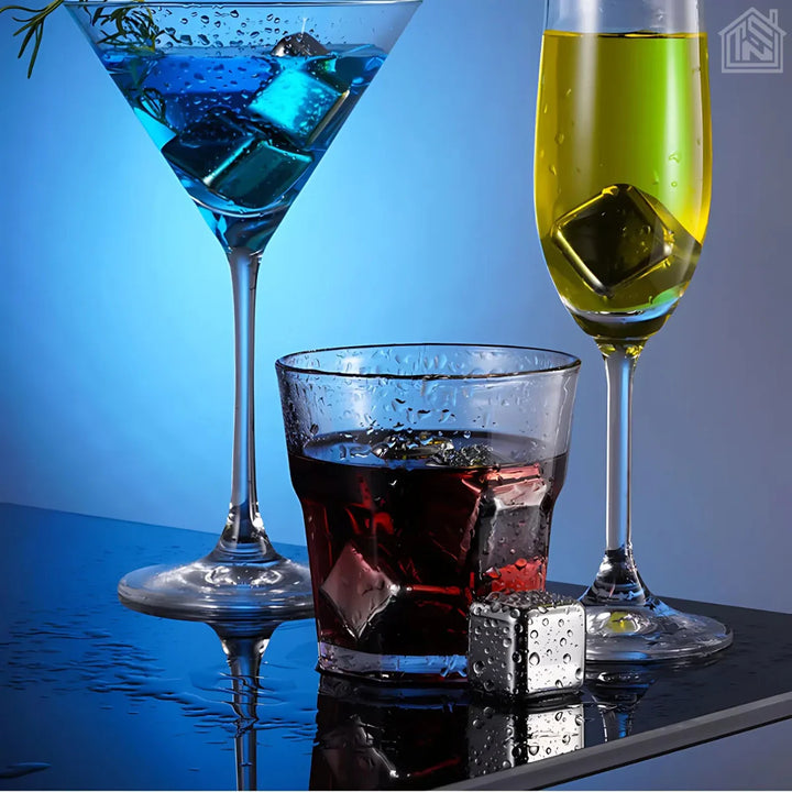 gelo reutilizável dentro de três bebidas
