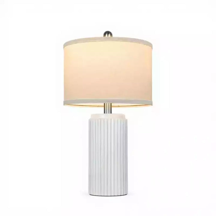 luminaria-mesa-branca-ceramica-canelada-minimalista-elegante