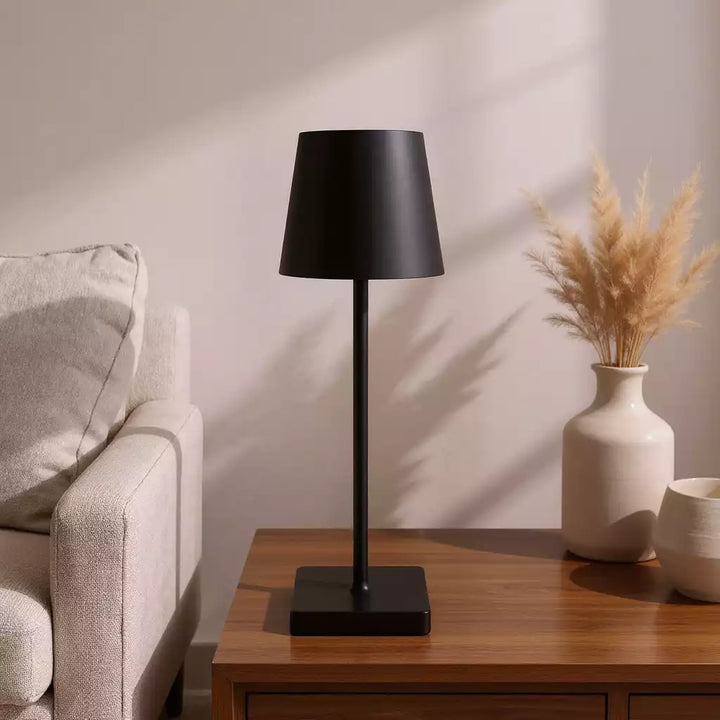 abajur de mesa siena preto em fundo neutro