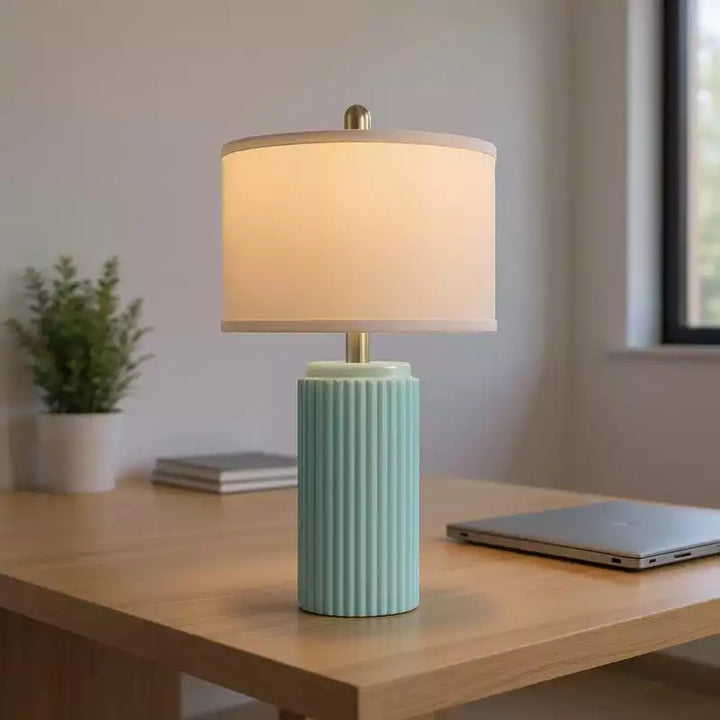 luminaria-ceramica-turquesa-cupula-linho-elegante-moderna