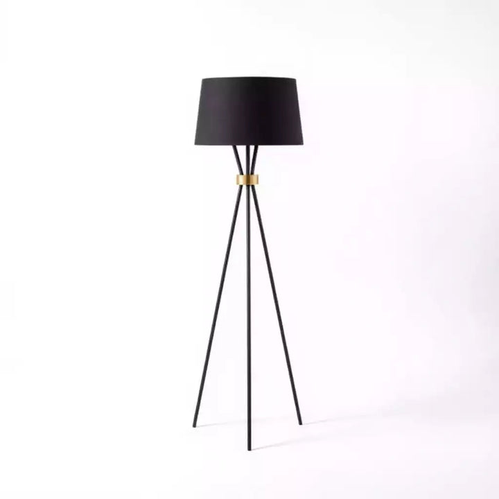 abajur-de-chao-preto-dourado-moderno