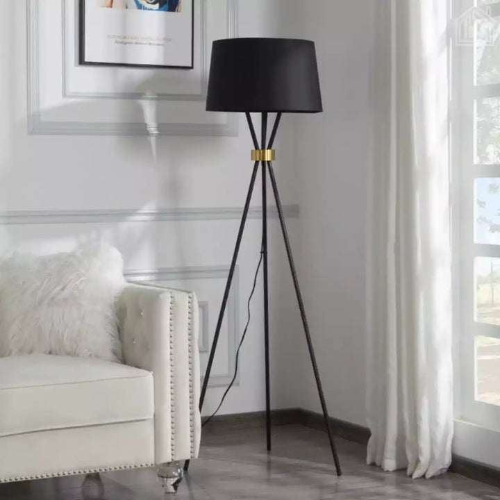 abajur-de-chao-preto-dourado-moderno-luminoir