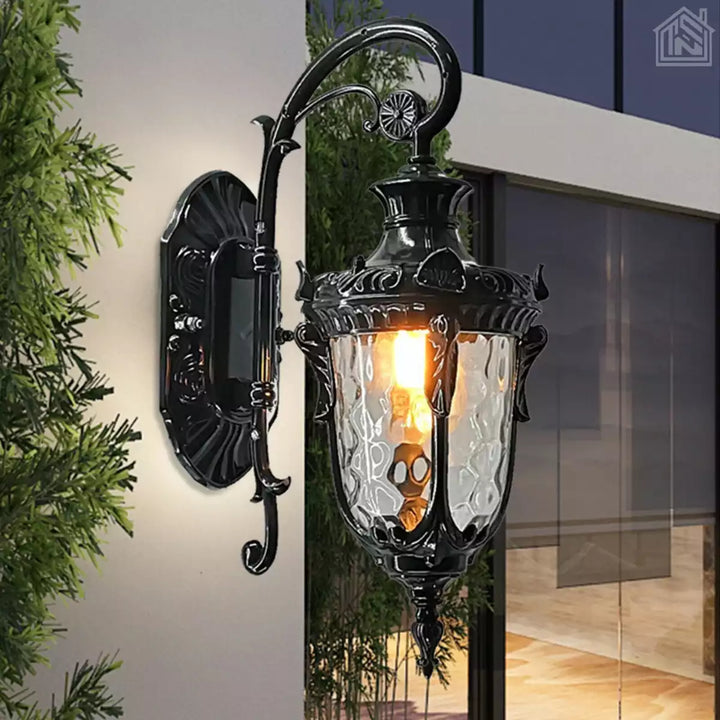 arandela colonial preta para fachada com vidro decorado