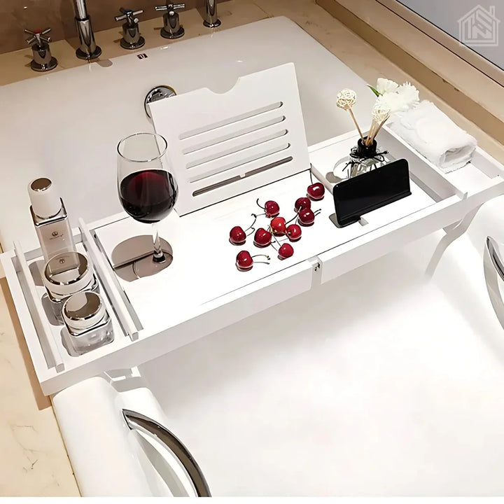 bandeja para banheira branca com taça de vinho