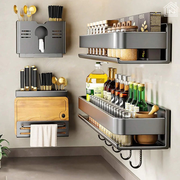 visão lateral do organizador para cozinha suspensa com porta talheres postes e temperos