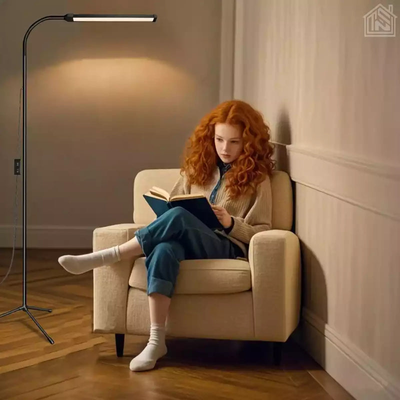 luminaria-de-chao-articulada-led-para-leitura-ligada