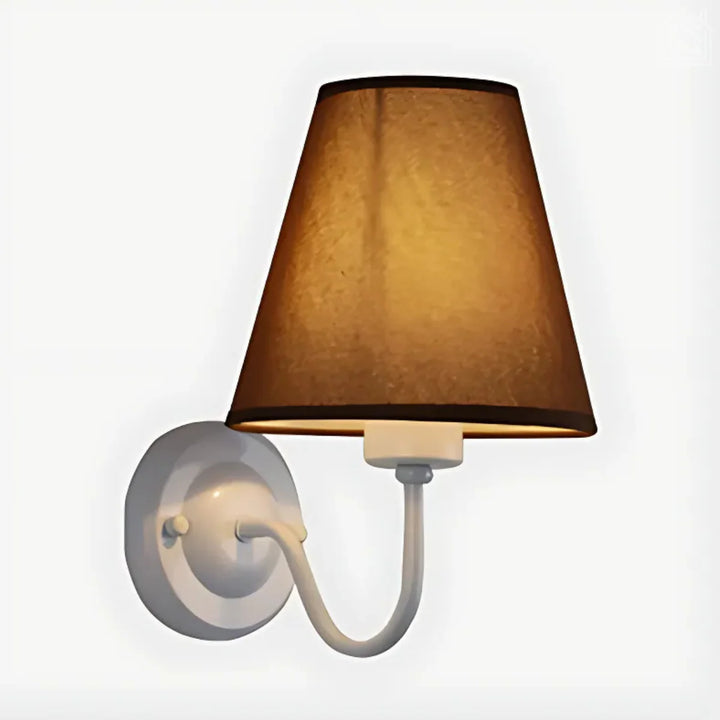 luminária-de-parede-cúpula-marrom-com-suporte-branco-fundo-branco