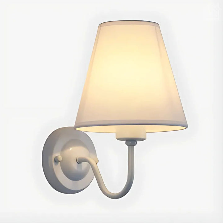 luminária-de-parede-acesa-cúpula-branca-com-suporte-branco-fundo-branco