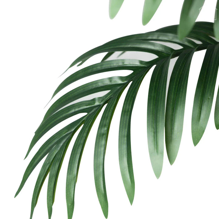 planta-artificial-para-sala-palmeira-detalhe-da-folha-fundo-branco